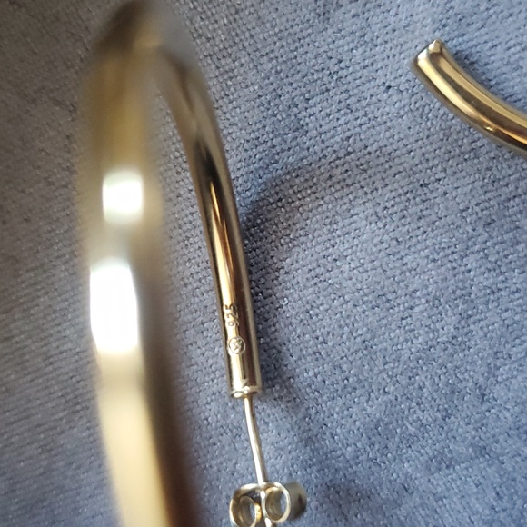 Mejuri Vermeil Tube Hoops - Picture 4 of 8